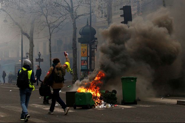 Gilets Jaunes Dans Les Rues Un Seul Mot Dordre Du Balai