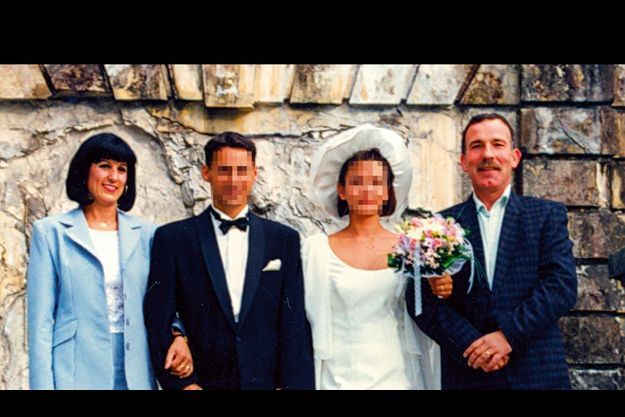 Manuela Veuve En Serie