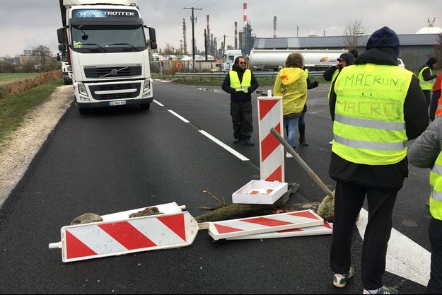 Mobilisation En Recul Pour La Cinquième Journée Des Gilets