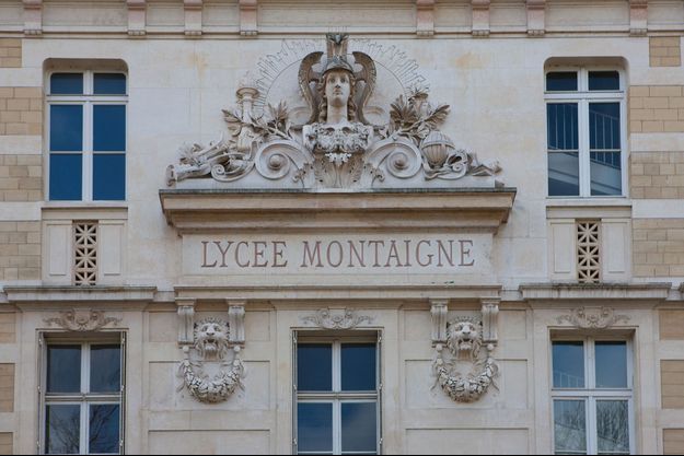 Le fronton du lycée Montaigne.