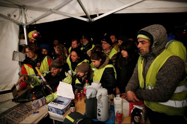 Réactions contrastées des "gilets jaunes" après les ...