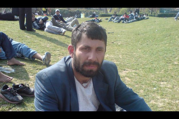  Mort d'un réfugié. Zadran, square Villemin, là où il a été tué par un autre Afghan, son ami, dimanche dernier à 11h30. La photo a été prise dans le même jardin par un compatriote de la victime et de son assassin.