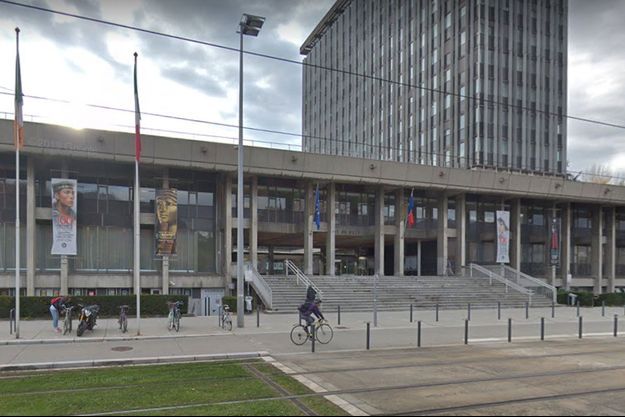 Un Incendie Endommage Une Partie De La Mairie De Grenoble