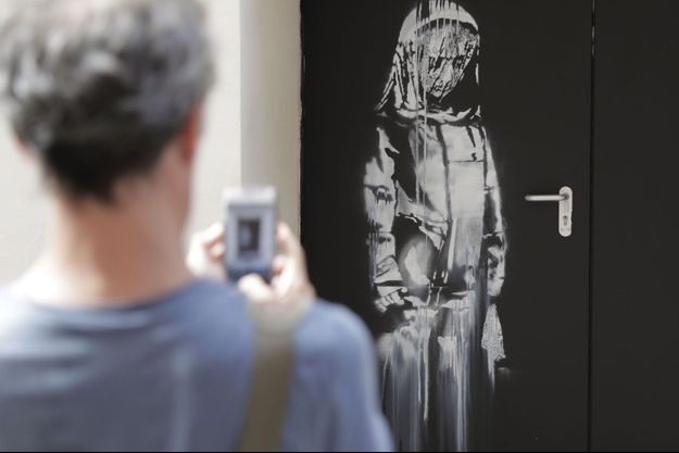 Une oeuvre attribuée à Banksy a été découverte à l'arrière du Bataclan.
