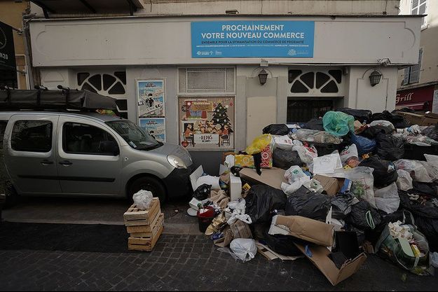 Amas d'ordures à Marseille, jeudi.