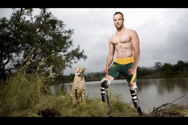  Il a baptisé ses prothèses de course « cheetah », guépard. Près de Pretoria, Oscar Pistorius se confronte à l’animal le plus rapide du monde avant d’affronter les meilleurs coureurs de la planète.