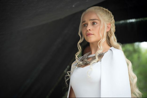 Emilia Clarke, l’interprète de Daenerys Targaryen, pense qu'il y a 50% de chances que Jon Snow face son retour dans "Game of Thrones".
