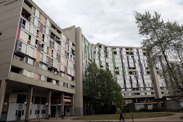 Grenoble Pour Echapper A La Police Il Saute Du 7e Etage