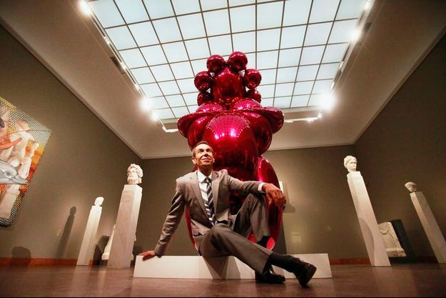 Jeff Koons en 2012 à Francfort devant sa sculpture "Balloon Venus" 