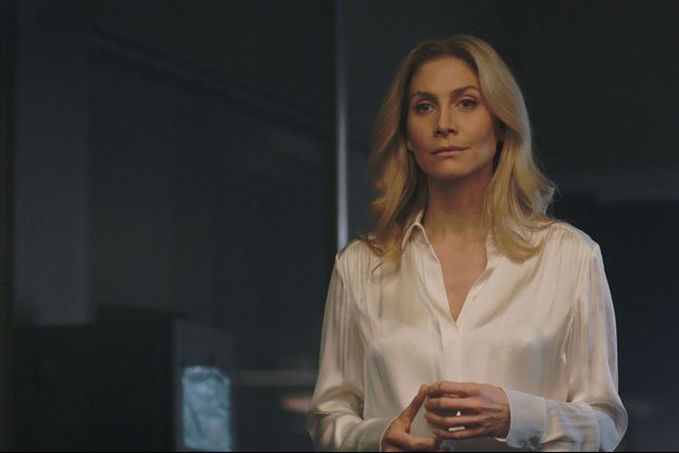 Elizabeth Mitchell Films Et Programmes Tv Elizabeth Mitchell dans la saison 3 de Crossing Lines