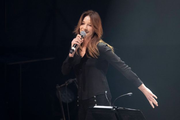 Carla Bruni en concert à Antibes en novembre 2021.
