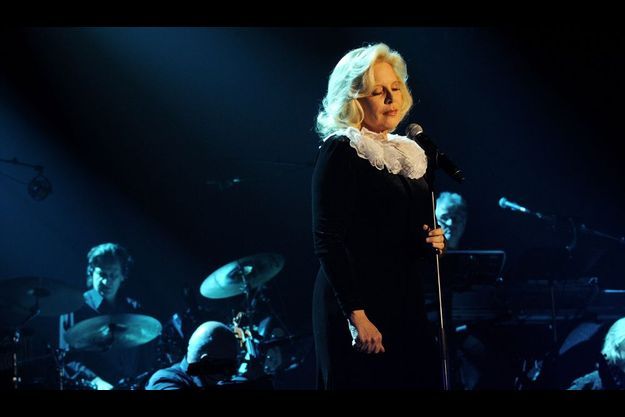 Sylvie Vartan Sous Le Soleil Exactement Pour cet album la chanteuse collabore avec de nombreux artistes tels que julien doré, keren ann, doriand, la grande sophie, david hallyday. sylvie vartan sous le soleil exactement