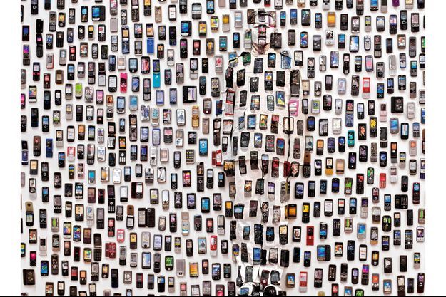 N° 104, « Mobile Phone », série « Hiding in the City », 2012, Galerie Paris-Beijing.