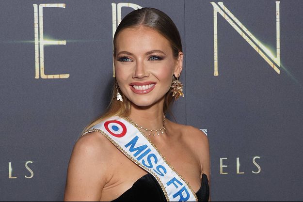 Amandine Petit, Miss France 2021 à l'avant-première du film «Les Eternels» à Paris le 2 novembre 2021. 
