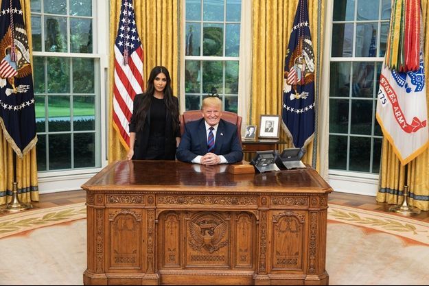Kim Kardashian dans le bureau ovale avec Donald Trump