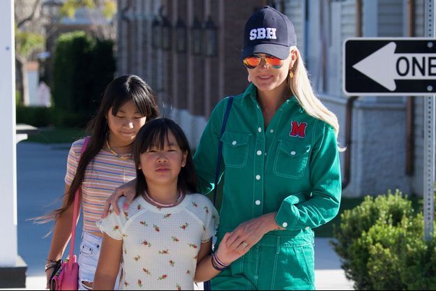 Laeticia Hallyday et ses filles Jade et Joy Laeticia Hallyday et ses filles Jade et Joy