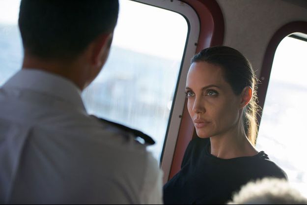 Angelina Jolie au centre de secours en mer de Malte.