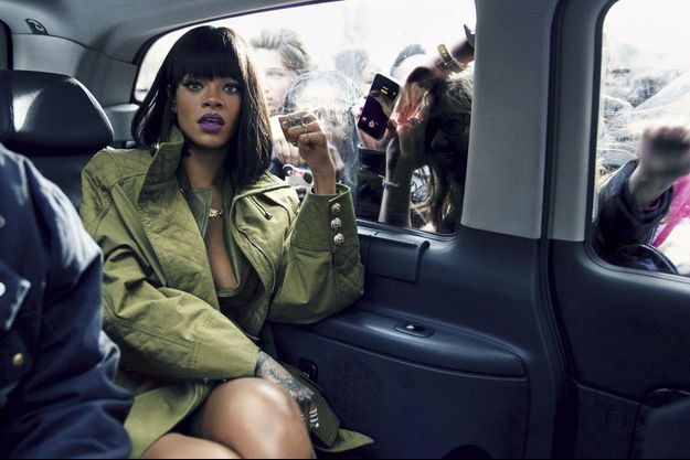 ashion week de 2014. L’une des 1 050 photos qui composent « Rihanna » par Rihanna (éd. Phaidon), un livre sans texte : « Mes fans sont jeunes. Soyons réalistes : ils préfèrent les images ! »