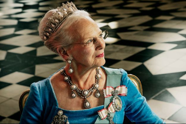 Le portrait des 50 ans de règne de la reine Margrethe II de Danemark par Per Morten Abrahamsen, dévoilé le 26 novembre 2021