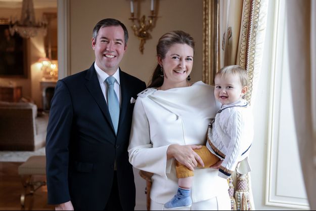 L'un des deux portraits du prince Guillaume de Luxembourg avec la princesse Stéphanie et le prince Charles, diffusé pour ses 40 ans le 11 novembre 2021