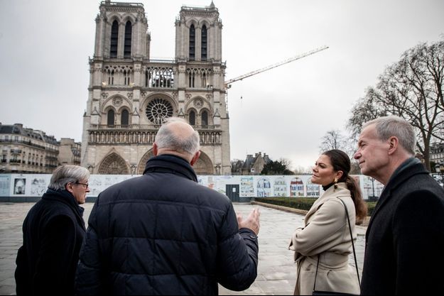 La princesse Victoria de Suède sur le chantier de restauration de Notre-Dame de Paris, le 7 décembre 2021
