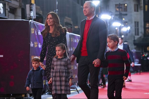 Kate et William avec leurs enfants Louis, Charlotte et George en décembre 2020