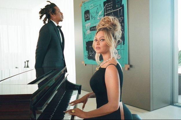 Le célèbre diamant jaune Tifany & Co est porté par Beyoncé, photographiée avec Jay-Z dans la dernière campagne du joaillier new-yorkais.