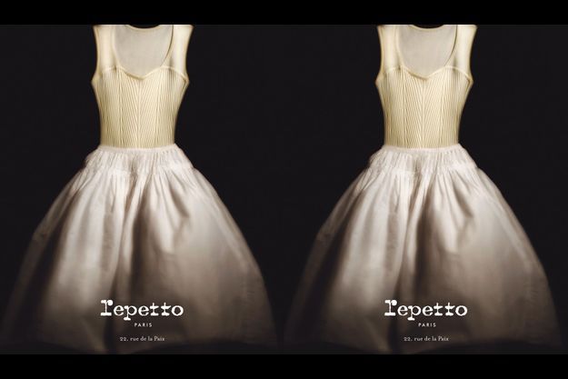 La première robe de la collection a été dévoilée par Repetto. 