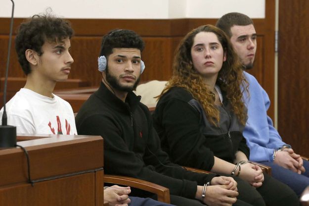 Le Cauchemar D Une Ado Captive D Une Chambre De Tortures