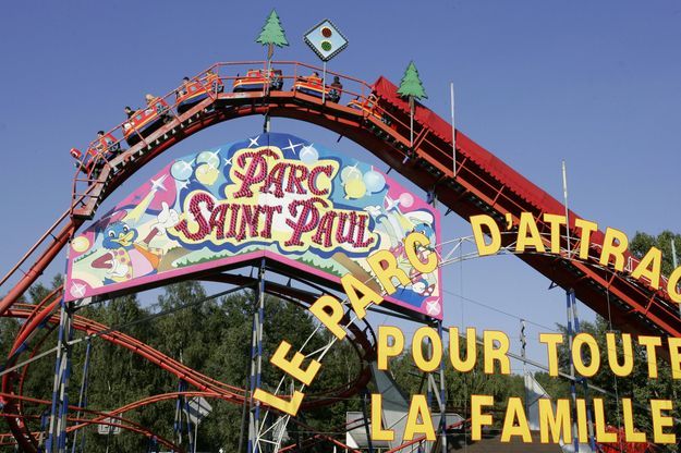 Oise Une Femme Meurt En Chutant D Un Manege Le Proprietaire Mis