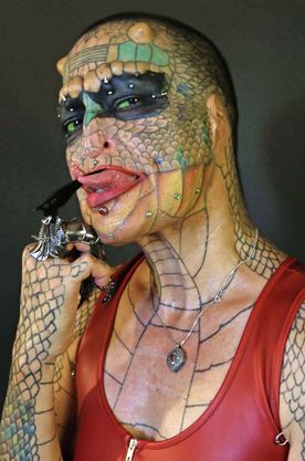 Qui Est Eva Tiamat Medusa La Femme Dragon