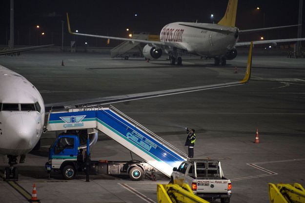 Une Femme Tuee Une Autre Blessee Explosion Dans Un Aeroport A Istanbul
