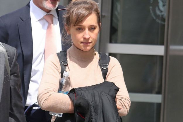 secte nxivm l effrayant temoignage d une ancienne adepte sous l emprise d allison mack