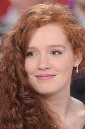 Dans Vivement Dimanche Miou Miou Complice Avec Sa Fille Et Lola Dewaere Lola dewaere, la fille de feu patrick dewaere, est ce 20 mars au générique de la série policière astrid et raphaëlle à 21 heures sur france 2. miou miou complice avec sa fille