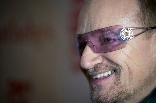 La chanteur de U2 ne quitte plus ses lunettes Bono souffre La chanteur de U2 ne quitte plus ses lunettes Bono souffre