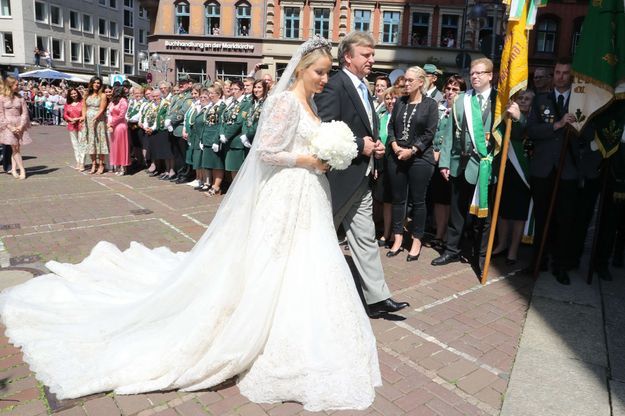 Royal Style Mariage Chez Les Hanovre La Somptueuse Robe De Mariee D Ekaterina En 30 Photos