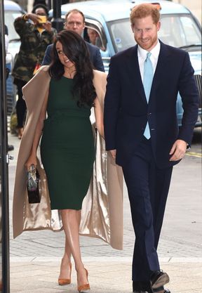 Meghan Ressort La Robe De Ses Fiancailles Pour Une Soiree Emouvante Avec Harry