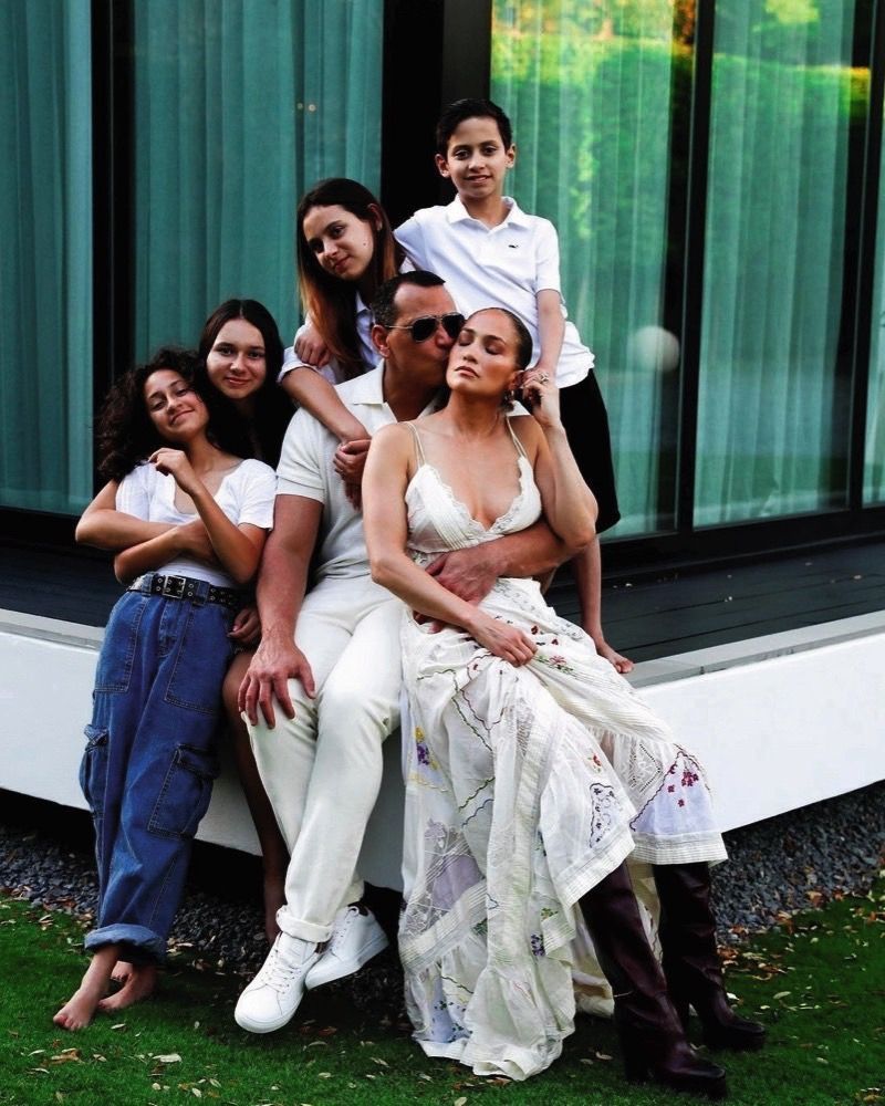 Thanksgiving 2020. Avec les jumeaux nés de son union avec Marc Anthony, Max et Emme, et les filles d’Alex, Natasha et Ella