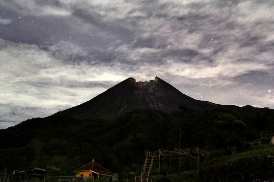 En images l  ruption du volcan Merapi  en Indon sie