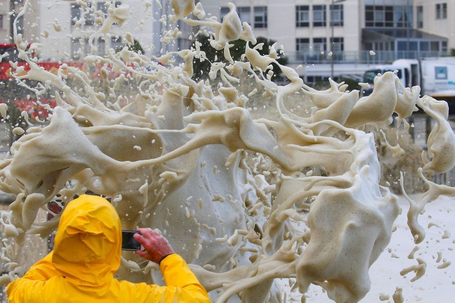 En images les flammes et le vent se déchaînent sur Cape Town