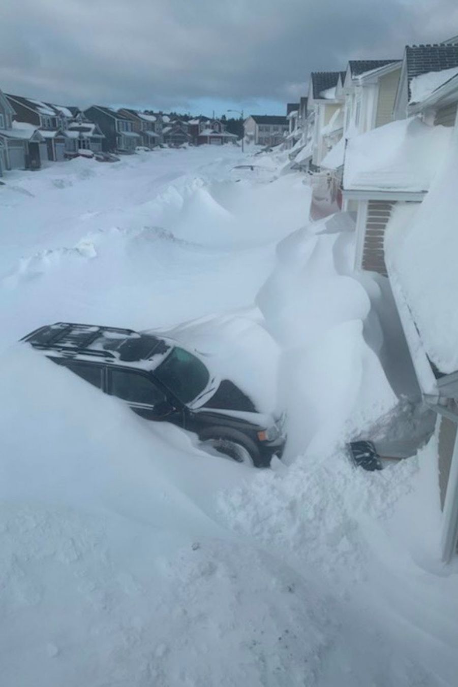 L'est du Canada disparaît sous une montagne de neige
