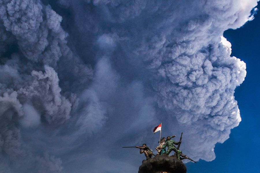 Le volcan Sinabung plonge Sumatra dans l’obscurité