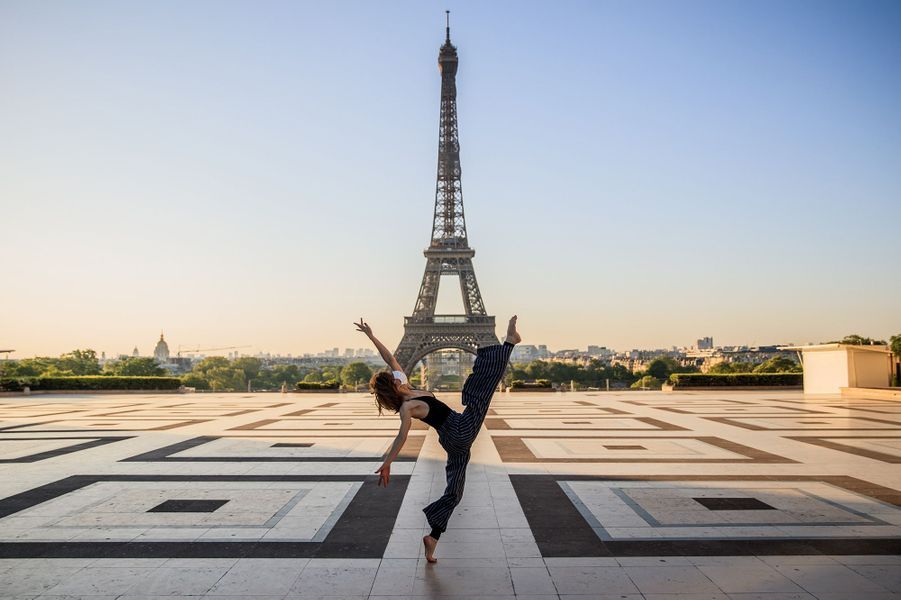 https://resize-parismatch.lanmedia.fr/r/901,,forcex/img/var/news/storage/images/paris-match/actu/insolite/une-danseuse-syrienne-prend-son-envol-devant-les-monuments-de-paris-1683179/000-1qr65z/27444747-1-fre-FR/000-1QR65Z.jpg
