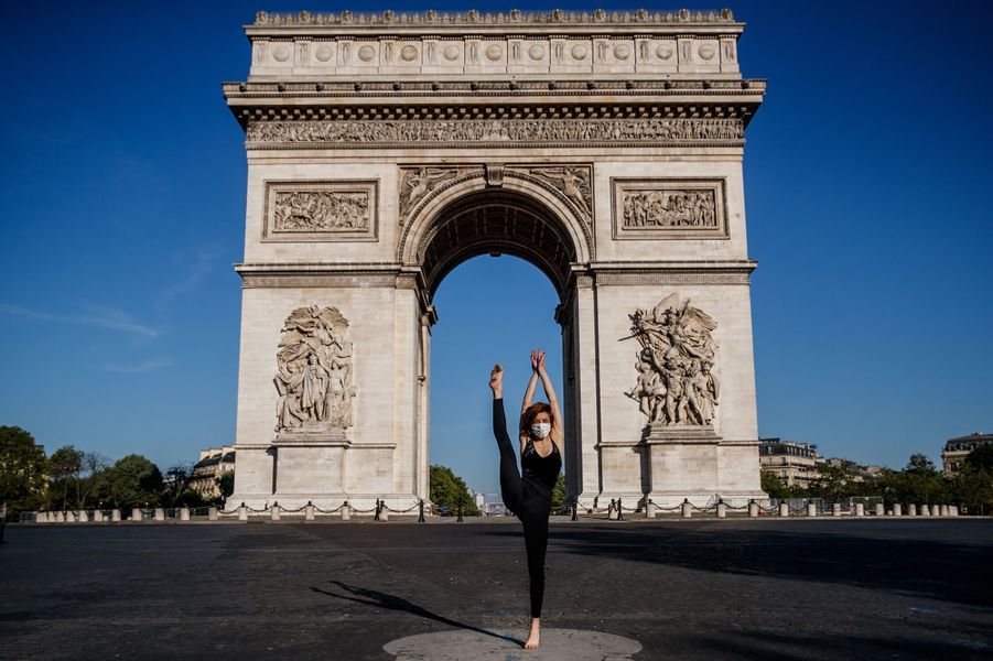 https://resize-parismatch.lanmedia.fr/r/901,,forcex/img/var/news/storage/images/paris-match/actu/insolite/une-danseuse-syrienne-prend-son-envol-devant-les-monuments-de-paris-1683179/000-1qr660/27444739-1-fre-FR/000-1QR660.jpg