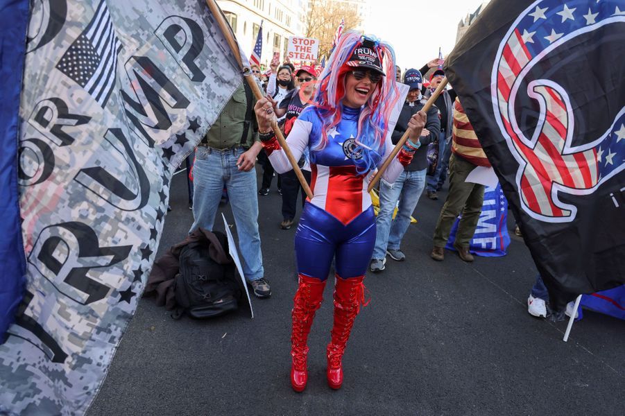 https://resize-parismatch.lanmedia.fr/r/901,,forcex/img/var/news/storage/images/paris-match/actu/international/a-washington-pro-trump-et-proud-boys-manifestent-et-demandent-quatre-ans-de-plus-1716479/manifestation-washington-21/28306957-1-fre-FR/Manifestation-Washington-21.jpg
