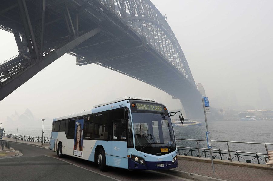 Sydney submergée par la fumée toxique des incendies — Australie Sydney submergée par la fumée toxique des incendies — Australie