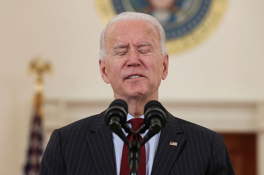 https://resize-parismatch.lanmedia.fr/r/901,,forcex/img/var/news/storage/images/paris-match/actu/international/covid-19-joe-biden-rend-hommage-aux-500-000-victimes-de-la-maladie-aux-etats-unis-1725906/2021-02-22t231452z-670785775-rc2zxl9waiaz-rtrmadp-3-health-coronavirus-biden/28457100-1-fre-FR/2021-02-22T231452Z-670785775-RC2ZXL9WAIAZ-RTRMADP-3-HEALTH-CORONAVIRUS-BIDEN.jpg