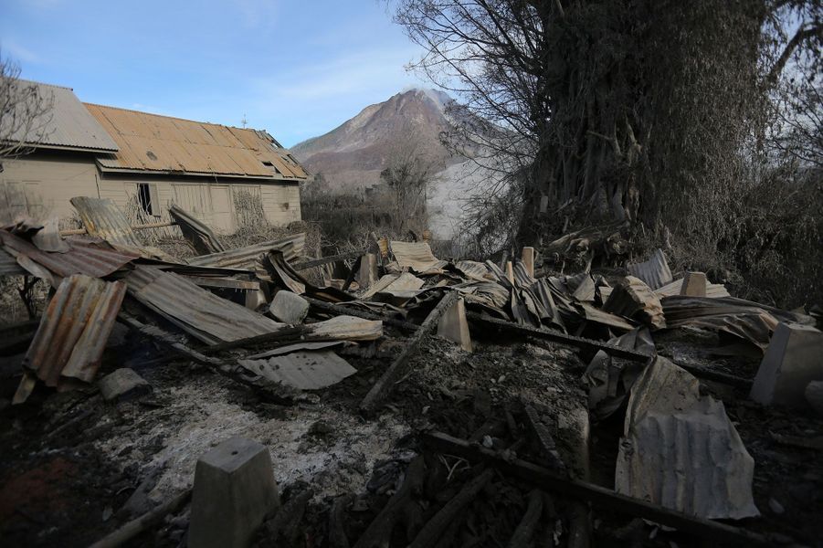 Indon sie Des villages  ensevelis  sous des cendres  br lantes