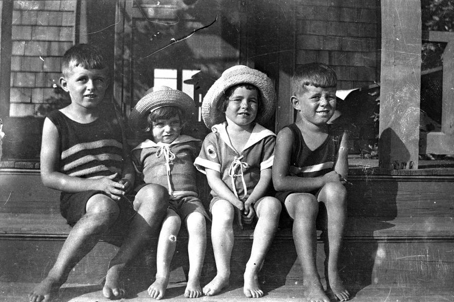 John F Kennedy Frere Et Soeur John F. Kennedy aurait eu 100 ans