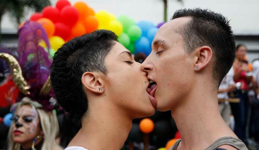 Gay people on line